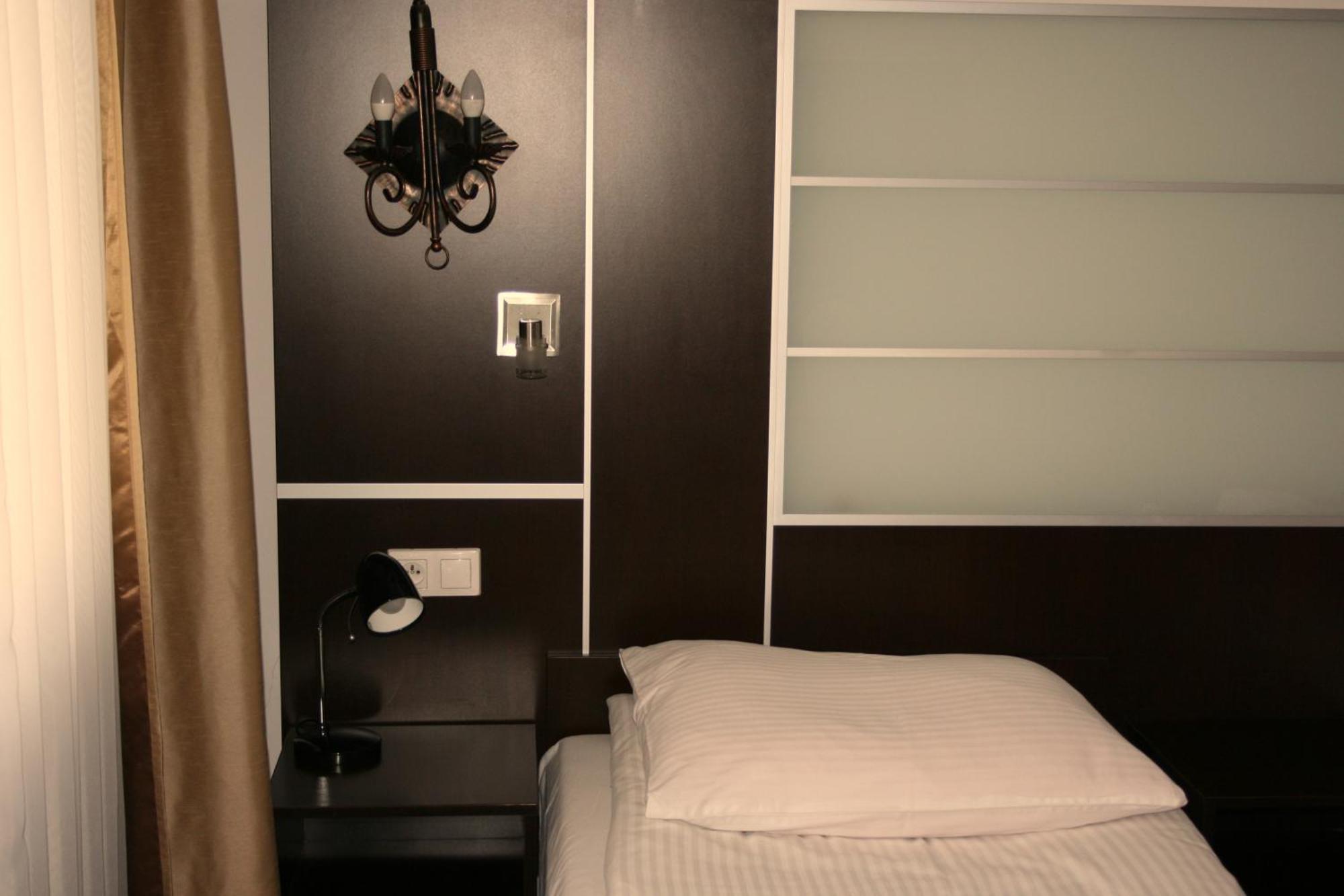 Hotel Junior 2 Krakow Luaran gambar