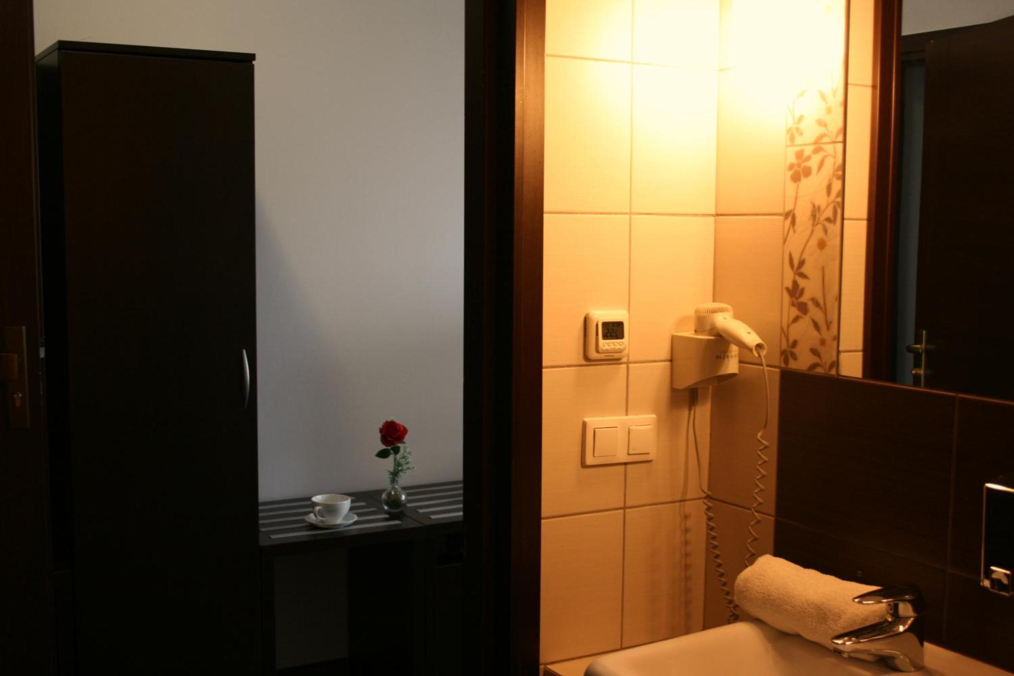 Hotel Junior 2 Krakow Luaran gambar