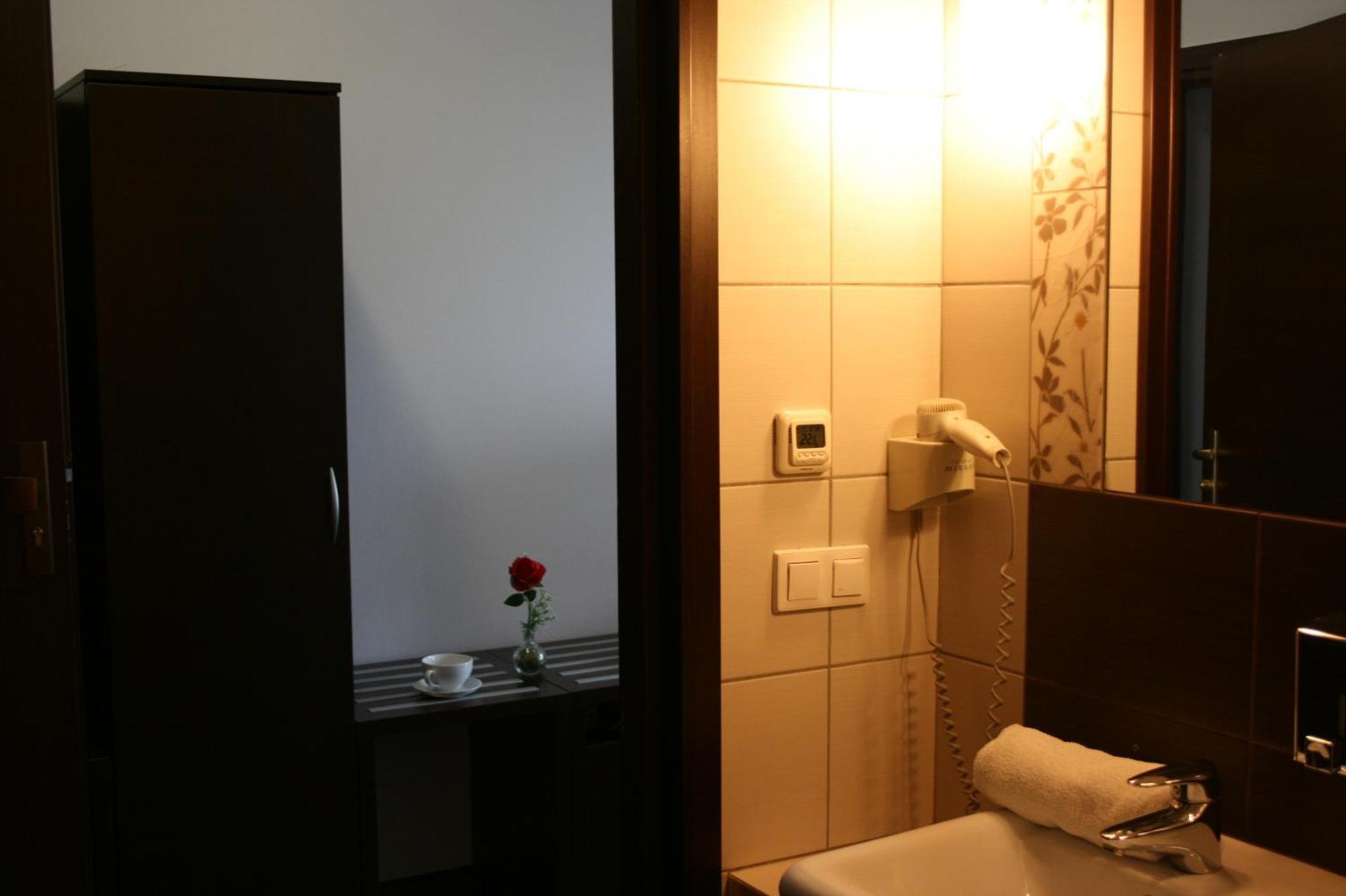 Hotel Junior 2 Krakow Luaran gambar